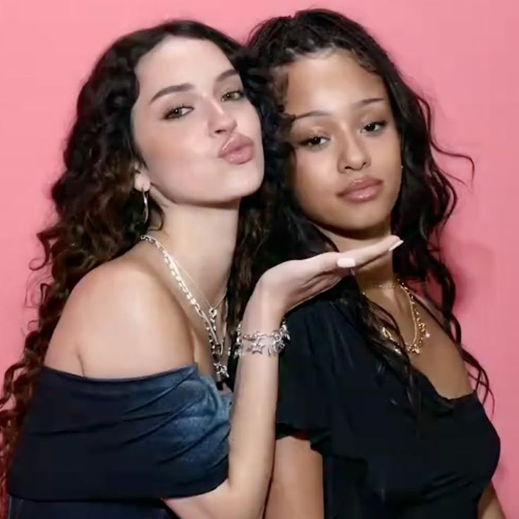 This Manon & Daniela Situation Is Weird…