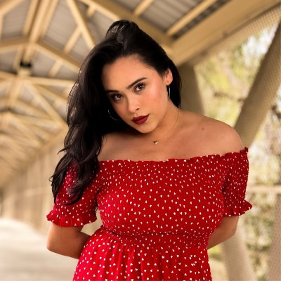 Mia G.