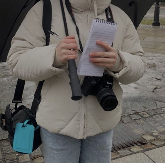 Jounalist Student faking her identity online