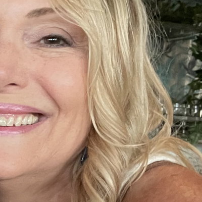 Debbie Foster - Voice Actor
