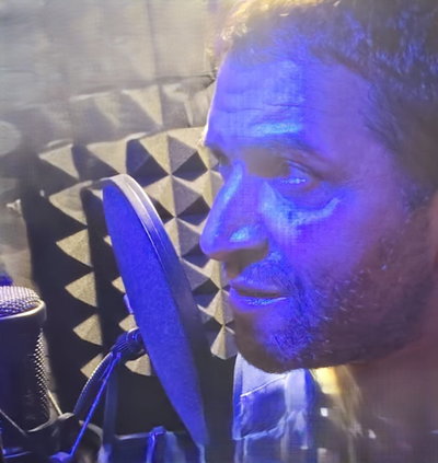 Yanis voix off